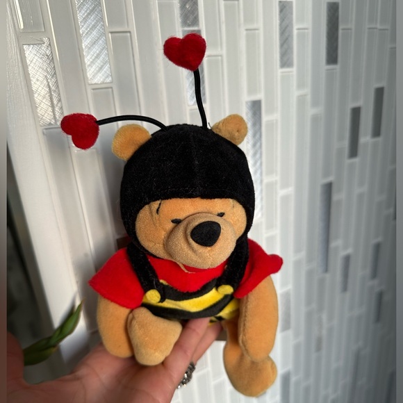 Walt Disney Winnie The Pooh Bear Valentine Bumble Bee Plush Toy - Picture 7 of 7